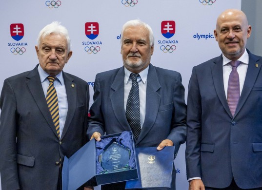Trofej SOŠV pre organizátorov Banskobystrickej latky